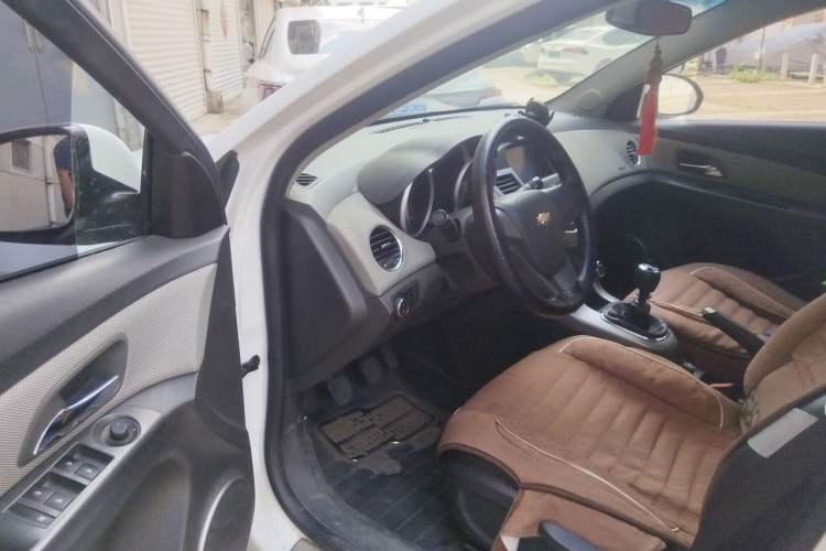 Used Chevrolet Cruze 2013 1.6L SE MT Driver Seat