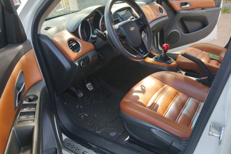 Used Chevrolet Cruze 2013 1.6L SE MT Driver Seat
