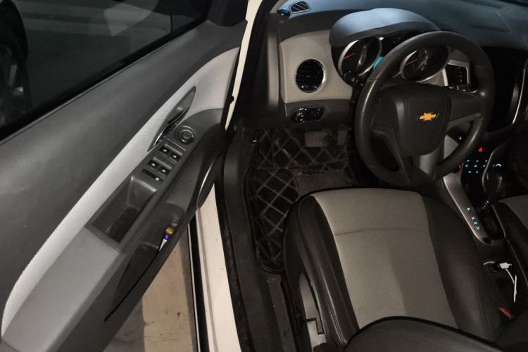 Used Chevrolet Cruze 2013 1.8L SE AT Driver Seat