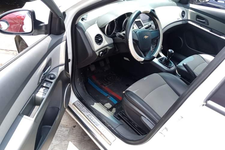 Used Chevrolet Cruze 2013 1.6L SE MT Driver Seat