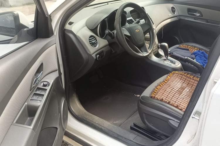 Used Chevrolet Cruze 2013 1.8L SE AT Driver Seat