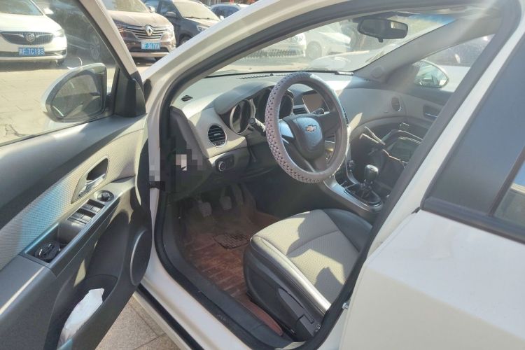 Used Chevrolet Cruze 2013 1.6L SE MT Driver Seat