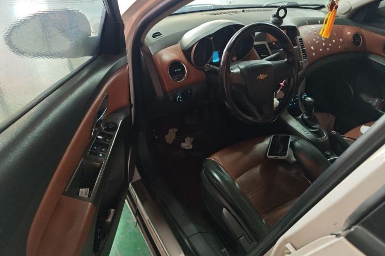 Used Chevrolet Cruze 2013 1.8L SE AT Driver Seat
