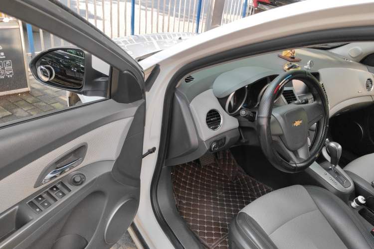 Used Chevrolet Cruze 2013 1.8L SE AT Driver Seat