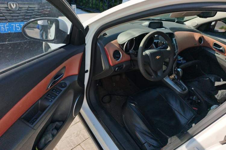 Used Chevrolet Cruze 2013 1.8L SE AT Driver Seat
