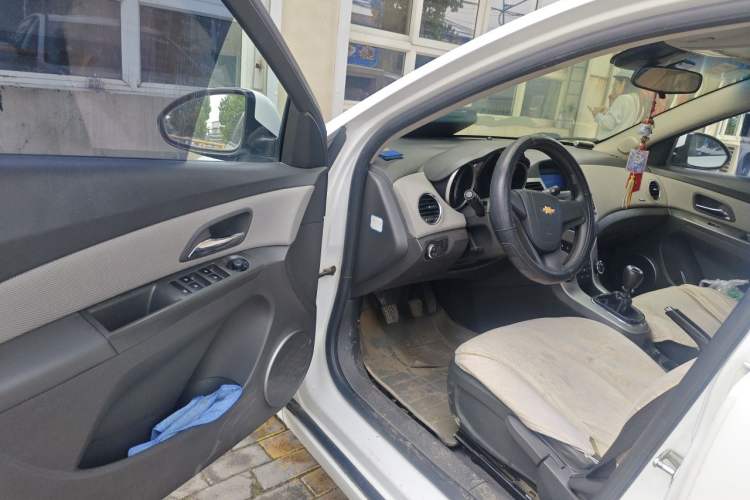 Used Chevrolet Cruze 2013 1.6L SE MT Driver Seat