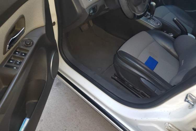 Used Chevrolet Cruze 2013 1.8L SE AT Driver Seat