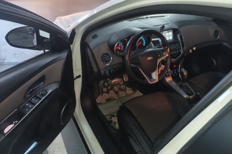 Used Chevrolet Cruze 2013 Hatchback 1.6L Automatic Luxury Model Driver Seat