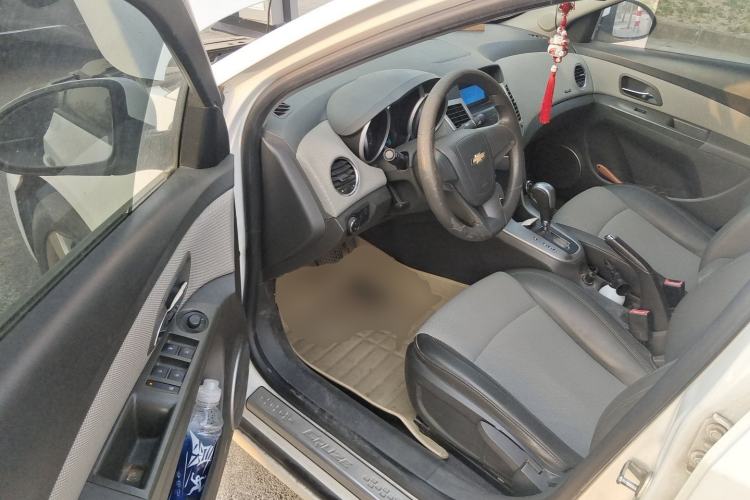 Used Chevrolet Cruze 2013 1.8L SE AT Driver Seat