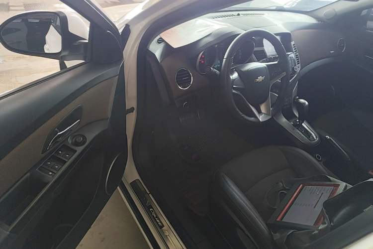 Used Chevrolet Cruze 2013 Hatchback 1.6L Automatic Luxury Model Driver Seat