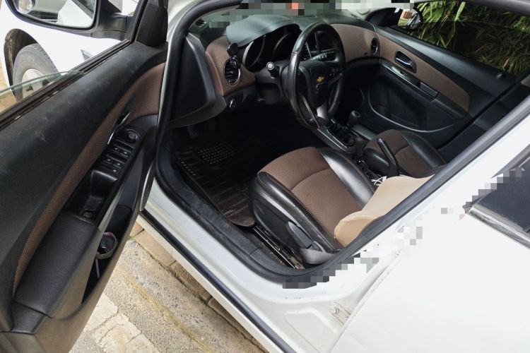 Used Chevrolet Cruze 2013 Hatchback 1.6L Manual Luxury Model Driver Seat