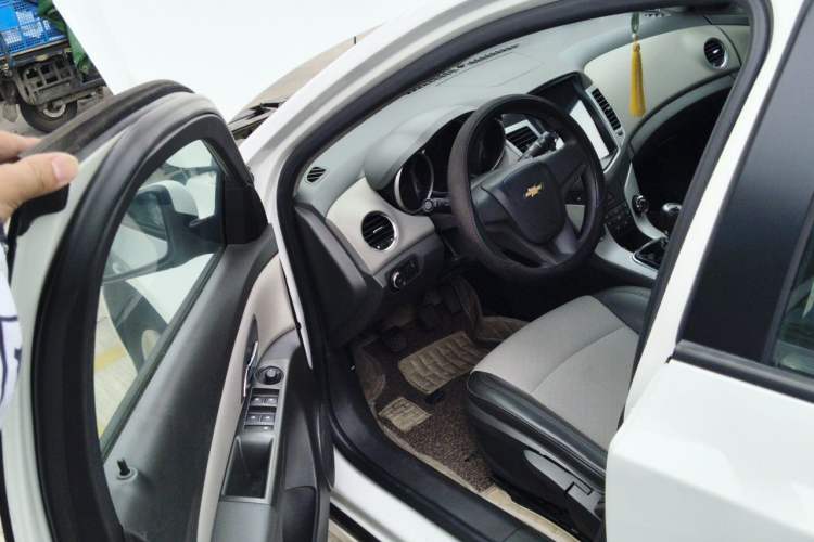 Used Chevrolet Cruze 2013 1.6L SL MT Driver Seat