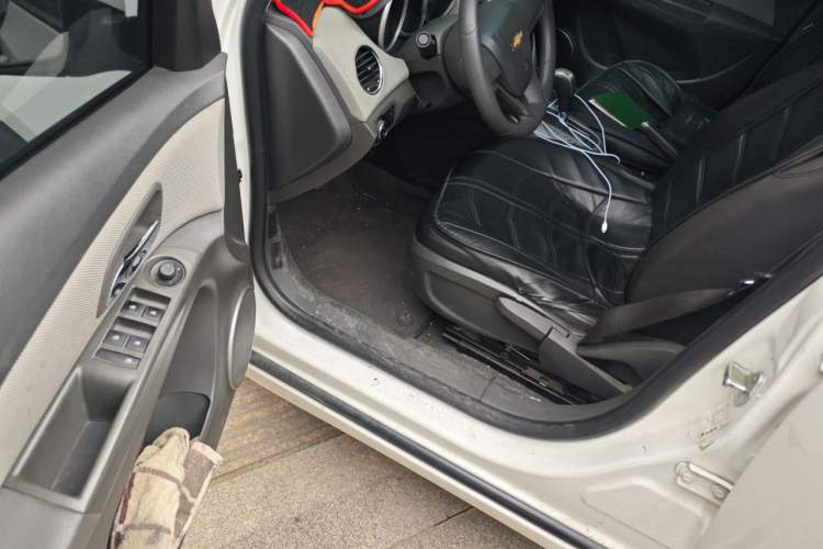 Used Chevrolet Cruze 2013 1.8L SE AT Driver Seat