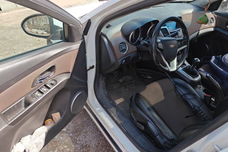 Used Chevrolet Cruze 2013 Hatchback 1.6L Manual Luxury Model Driver Seat