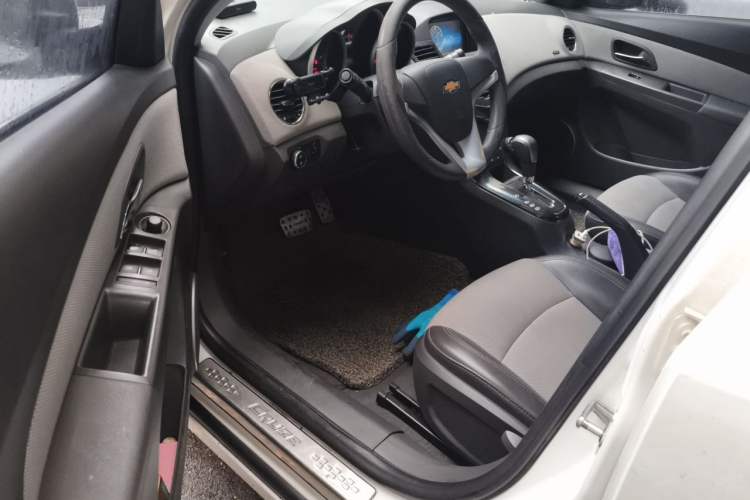 Used Chevrolet Cruze 2013 1.8L SE AT Driver Seat