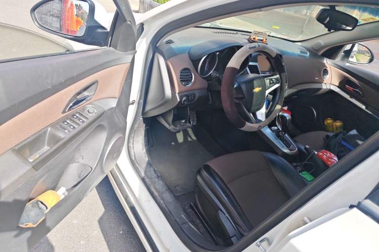 Used Chevrolet Cruze 2013 Hatchback 1.6L Automatic Luxury Model Driver Seat