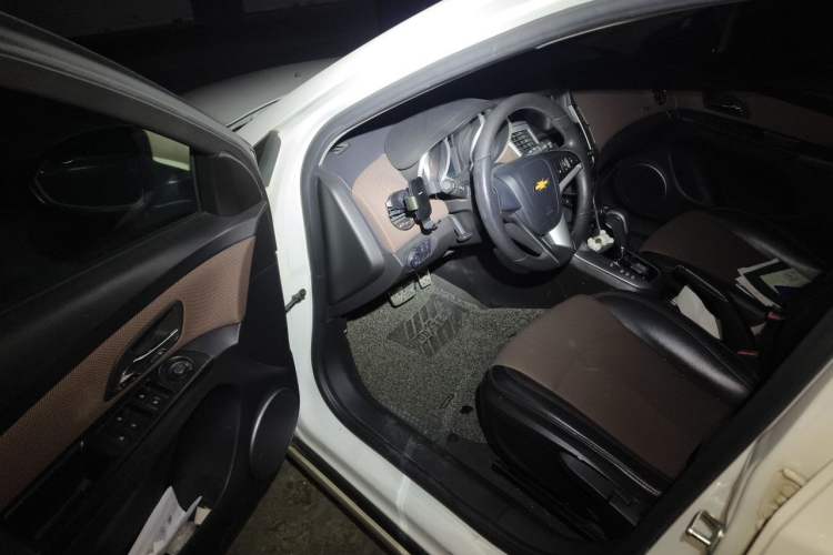 Used Chevrolet Cruze 2013 Hatchback 1.6L Automatic Luxury Model Driver Seat