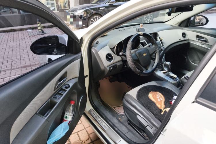 Used Chevrolet Cruze 2013 1.8L SE AT Driver Seat