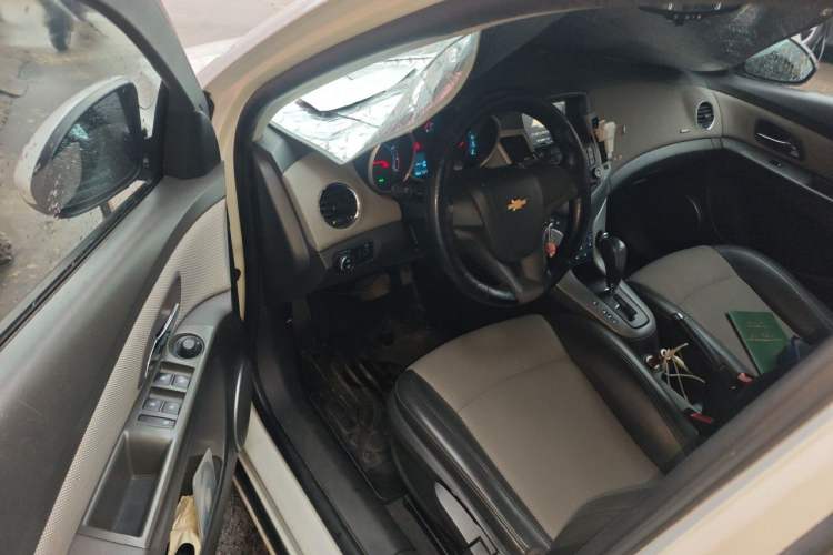 Used Chevrolet Cruze 2013 1.8L SE AT Driver Seat