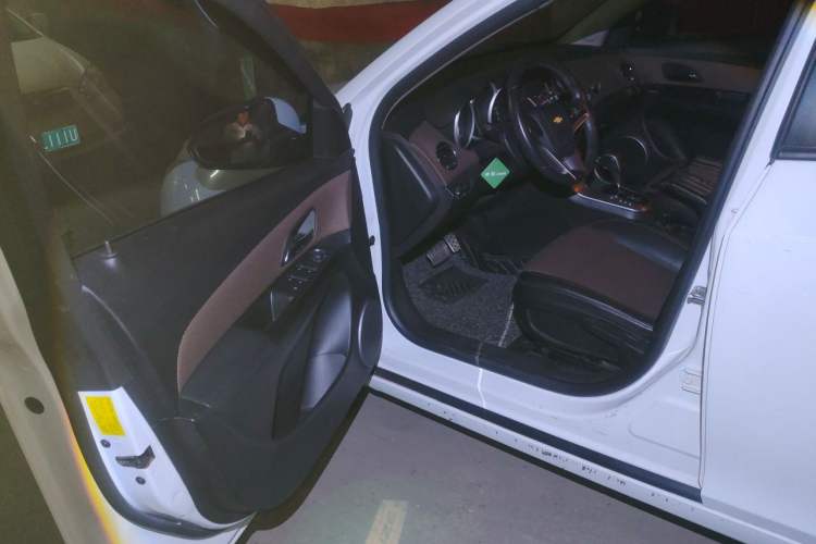 Used Chevrolet Cruze 2013 Hatchback 1.6L Automatic Luxury Model Driver Seat