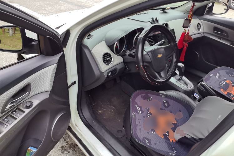 Used Chevrolet Cruze 2013 1.6L SE AT Driver Seat