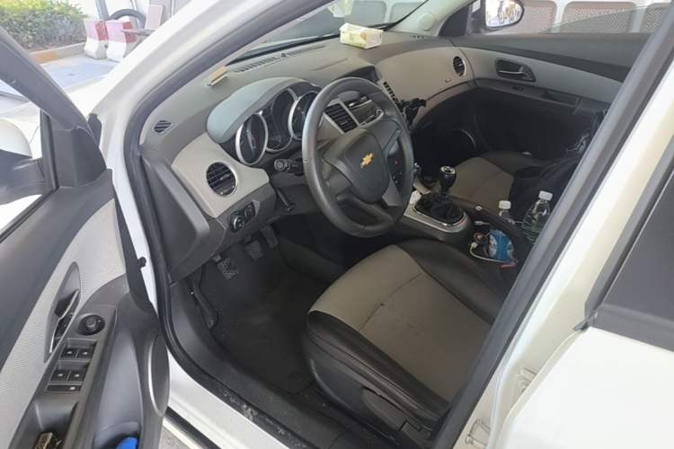 Used Chevrolet Cruze 2013 1.6L SE MT Driver Seat