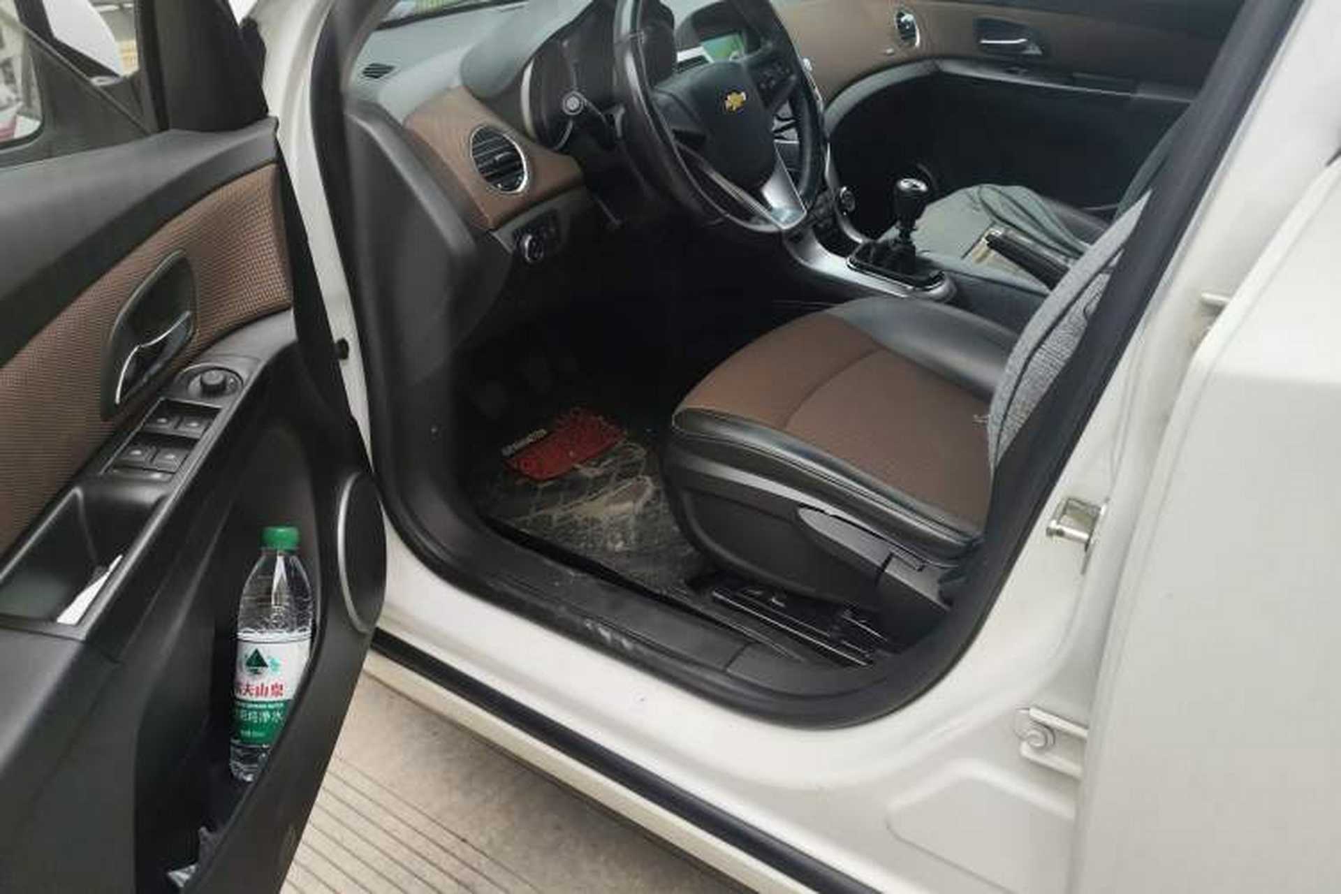 Used Chevrolet Cruze 2013 Hatchback 1.6L Manual Luxury Model Driver Seat