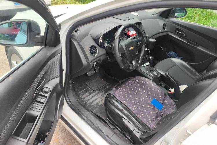 Used Chevrolet Cruze 2013 Hatchback 1.6T Automatic Flagship Model Driver Seat