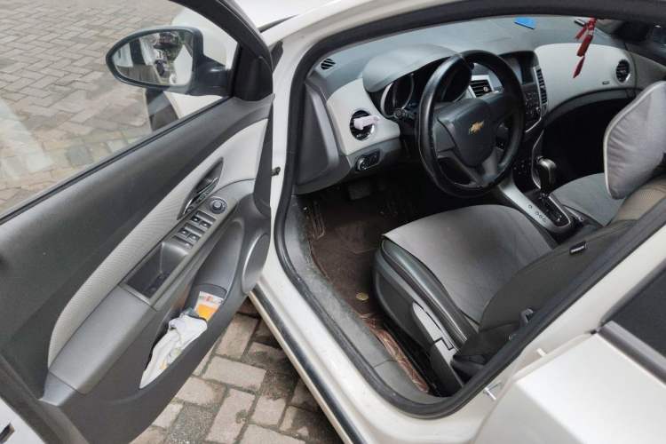 Used Chevrolet Cruze 2013 1.8L SE AT Driver Seat