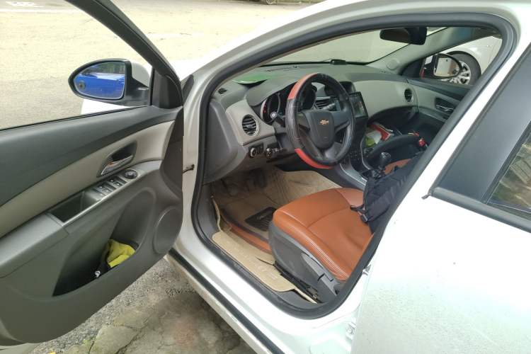 Used Chevrolet Cruze 2013 1.6L SL MT Driver Seat