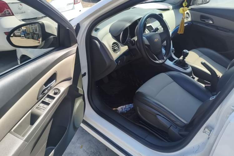 Used Chevrolet Cruze 2013 1.6L SL MT Driver Seat