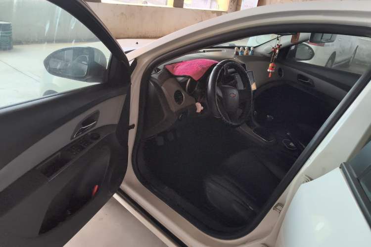 Used Chevrolet Cruze 2013 1.6L SL MT Driver Seat