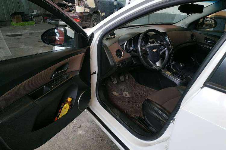 Used Chevrolet Cruze 2013 Hatchback 1.6L Manual Luxury Model Driver Seat