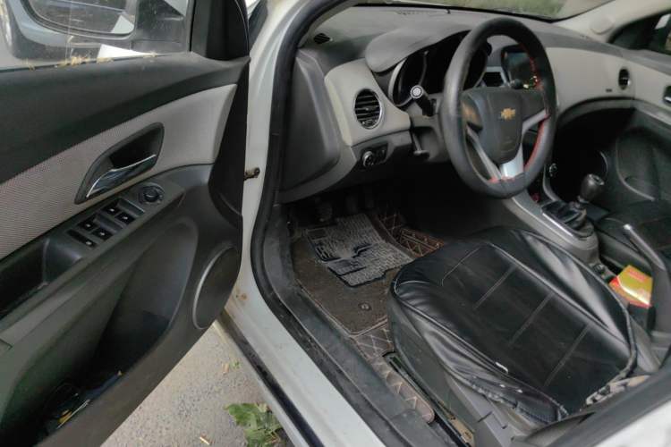 Used Chevrolet Cruze 2013 1.6L SE MT Driver Seat