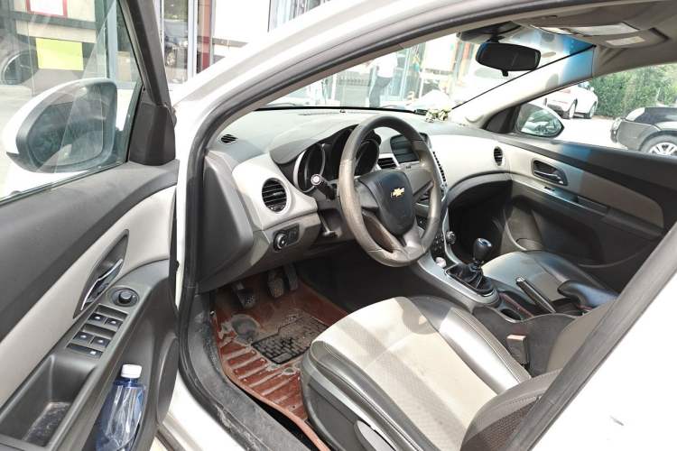 Used Chevrolet Cruze 2013 1.6L SL MT Driver Seat