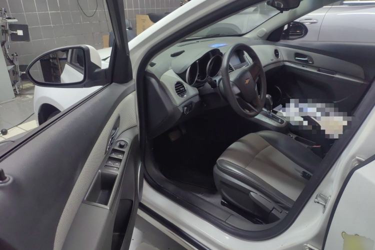 Used Chevrolet Cruze 2013 1.8L SE AT Driver Seat