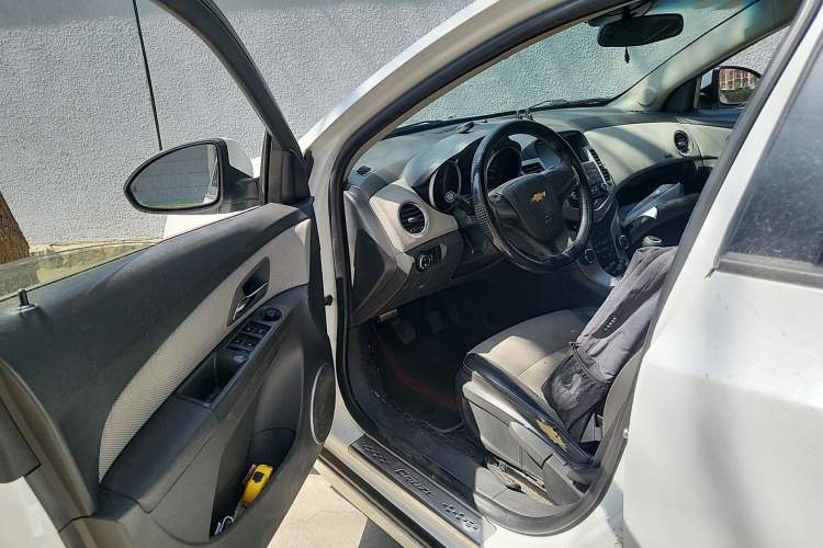 Used Chevrolet Cruze 2013 1.6L SE MT Driver Seat