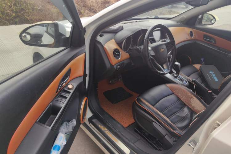 Used Chevrolet Cruze 2013 Hatchback 1.6L Automatic Luxury Model Driver Seat