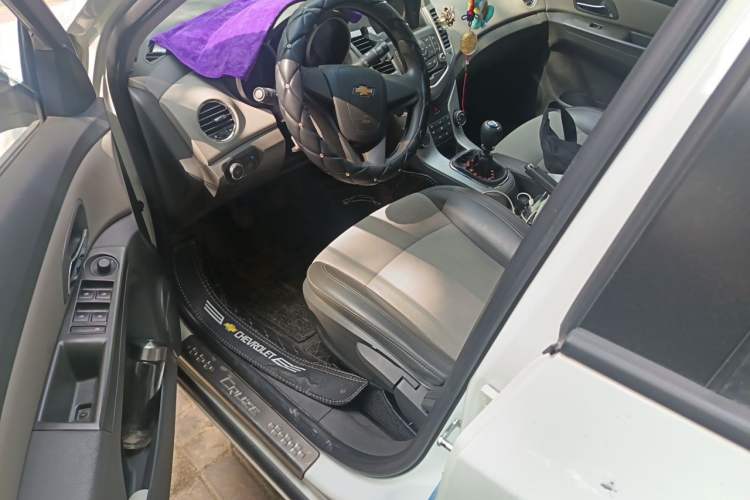 Used Chevrolet Cruze 2013 1.6L SL MT Driver Seat