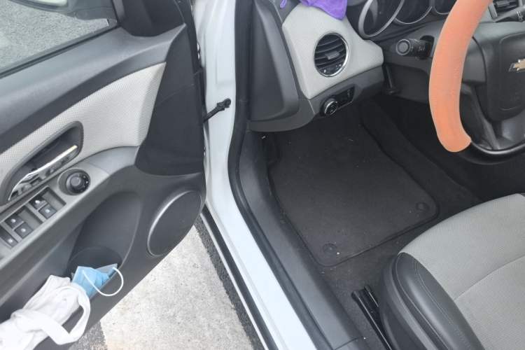 Used Chevrolet Cruze 2013 1.8L SE AT Driver Seat
