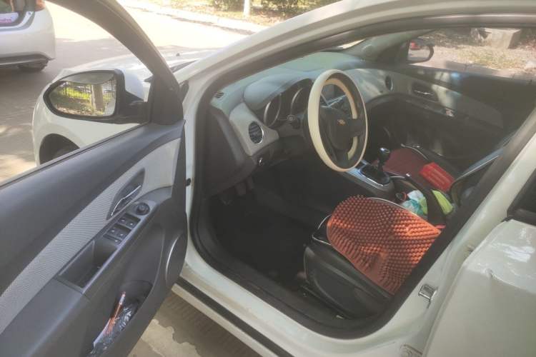 Used Chevrolet Cruze 2013 1.6L SE MT Driver Seat