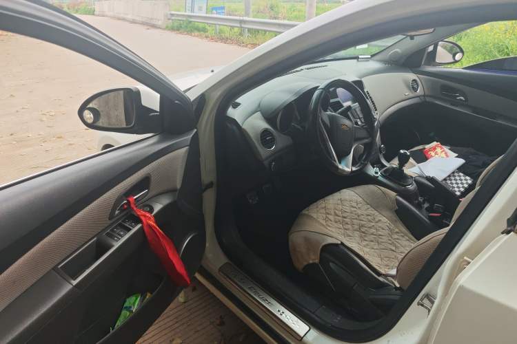Used Chevrolet Cruze 2013 1.6L SE MT Driver Seat