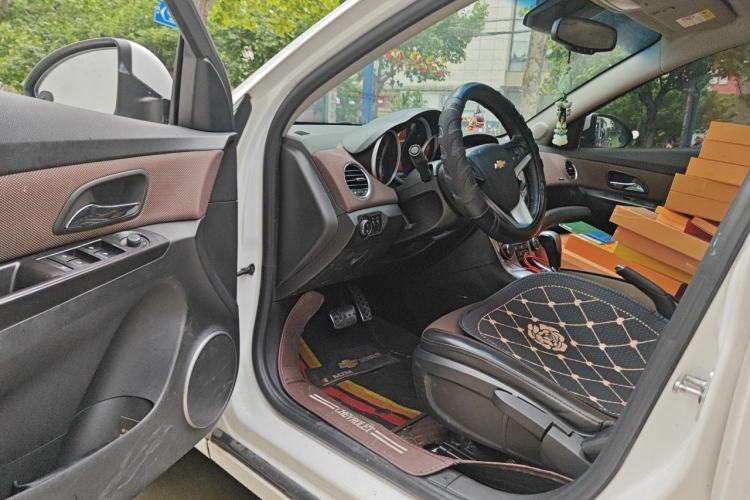 Used Chevrolet Cruze 2013 Hatchback 1.6L Automatic Luxury Model Driver Seat