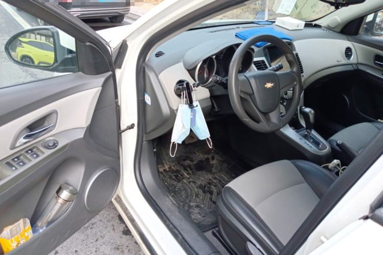 Used Chevrolet Cruze 2013 1.6L SE AT Driver Seat