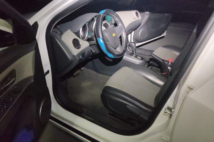 Used Chevrolet Cruze 2013 1.8L SE AT Driver Seat