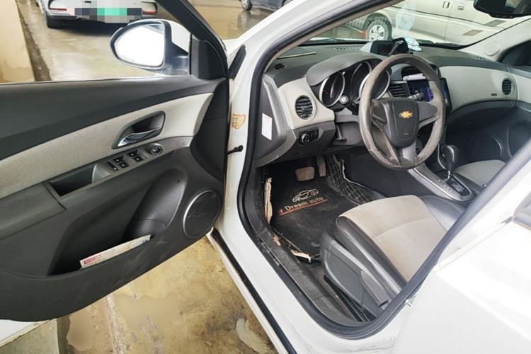 Used Chevrolet Cruze 2013 1.8L SE AT Driver Seat