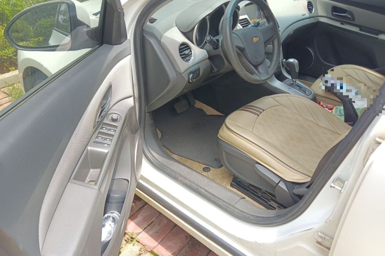 Used Chevrolet Cruze 2013 1.8L SE AT Driver Seat