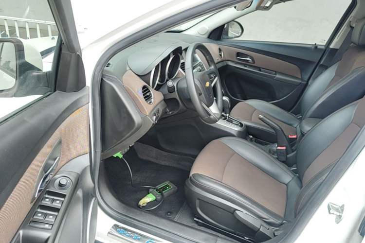 Used Chevrolet Cruze 2013 Hatchback 1.6L Automatic Luxury Model Driver Seat