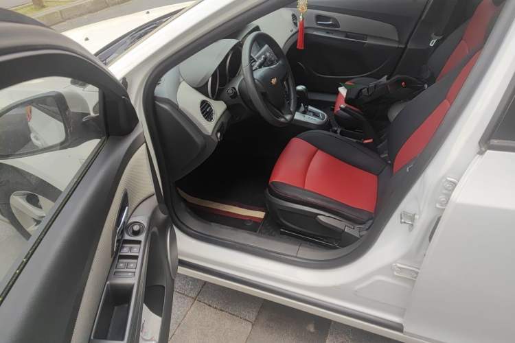 Used Chevrolet Cruze 2013 1.8L SE AT Driver Seat