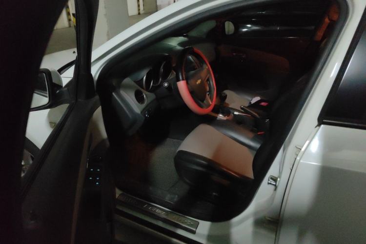 Used Chevrolet Cruze 2013 1.6L SE MT Driver Seat
